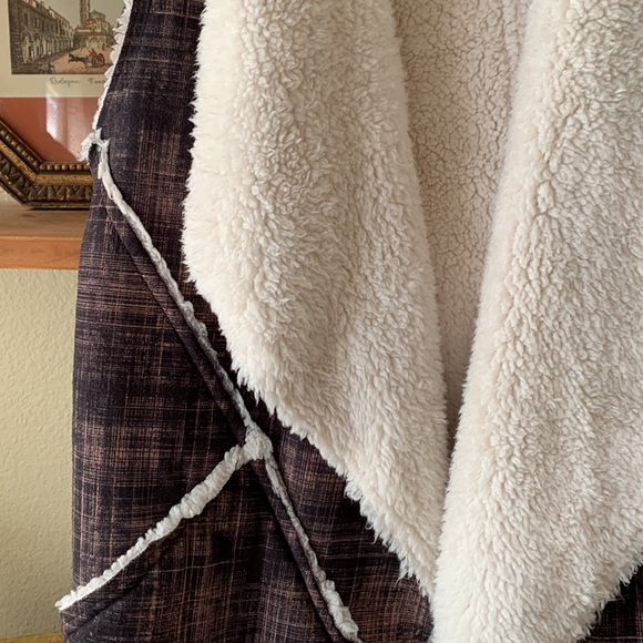 Sherpa Vest - Picture 2 of 7